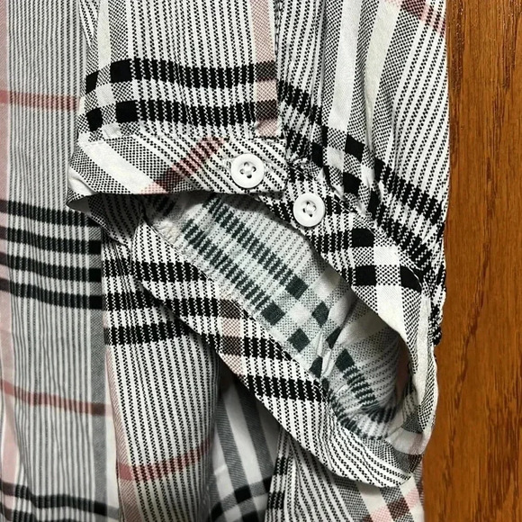 Torrid: BLACK & PEACH PLAID TWILL PEASANT BLOUSE 4X - Picture 6 of 9